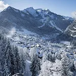 In Portes Du Soleil Near Gondola * 沙泰勒